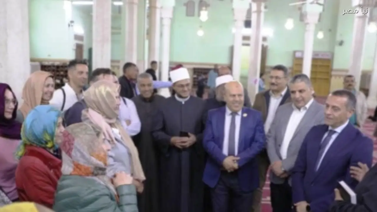 محافظ أسوان يستقبل فوجا سياحيا إسبانيا خلال زيارتهم لمسجد الطابية