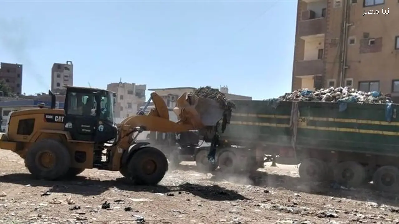 محافظ أسوان يطلب من مسؤولي المحليات زيادة جهود النظافة في الشوارع والأسواق