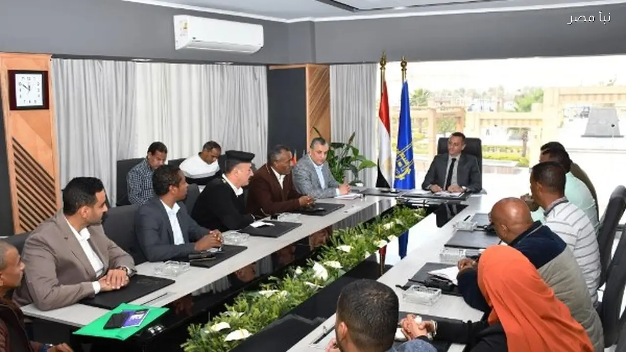 محافظ أسوان يعلن عن خطة شاملة لتنظيم الأسواق ونقل الباعة الجائلين إلى سويقات حضارية