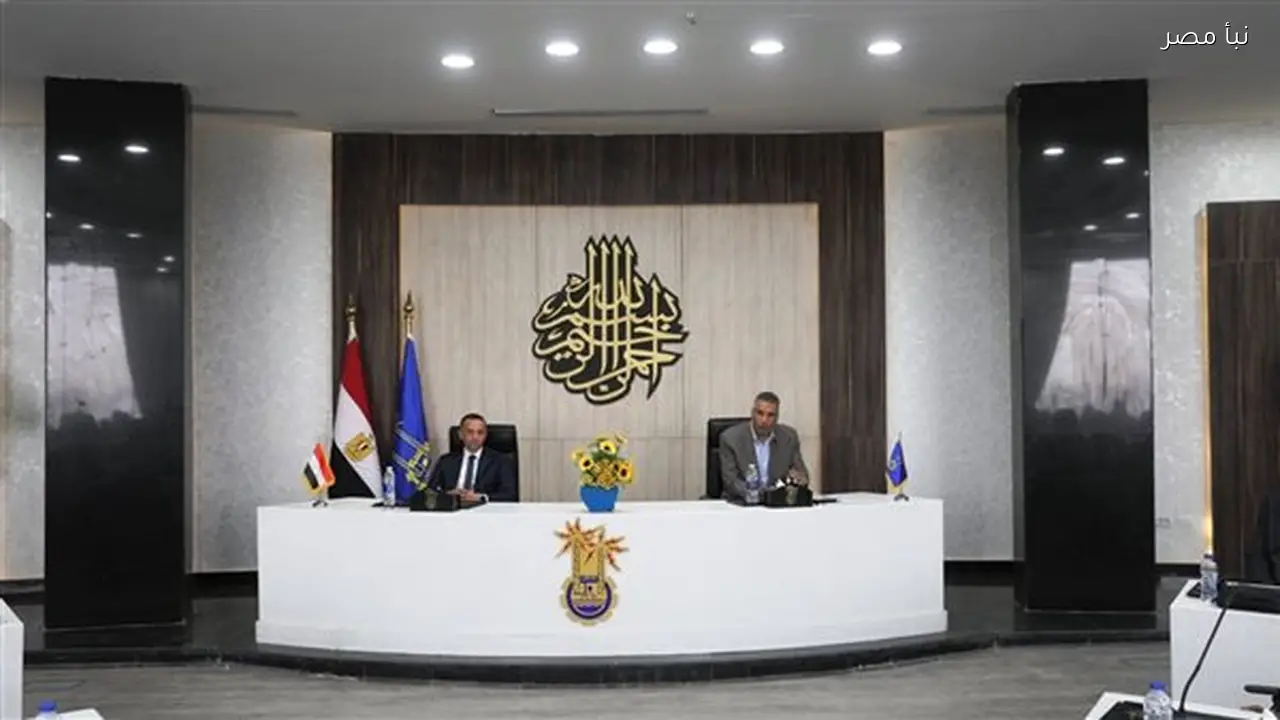 محافظ أسوان يناقش مع المجلس التنفيذي ويثني على جهود المحافظ السابق