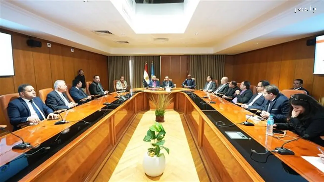 محافظ أسيوط ورئيس الطائفة الإنجيلية يطلقان حزمة موسعة من المبادرات التنموية