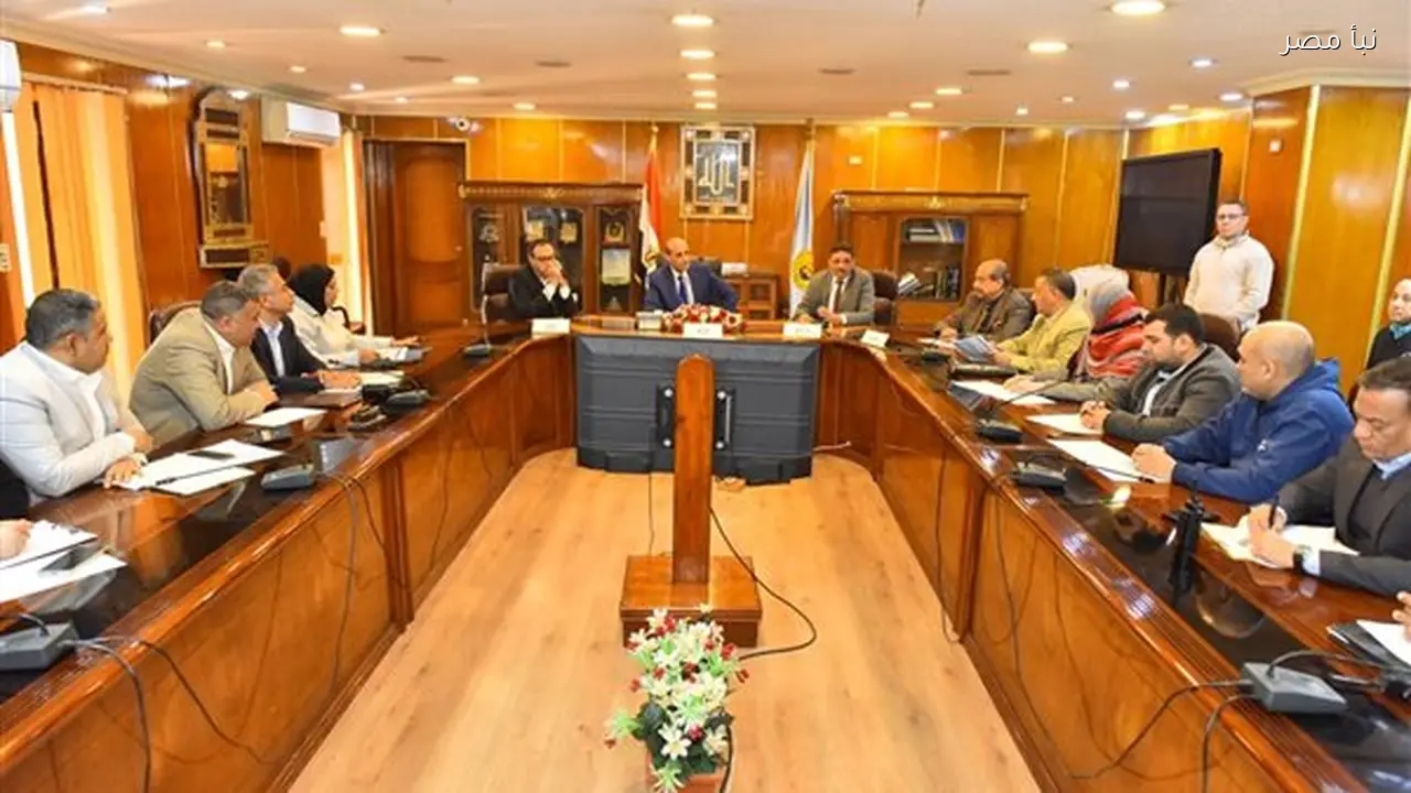 محافظ أسيوط يعرض تفاصيل ملفات التقنين وخطة الاستثمار الجديدة للمحافظة