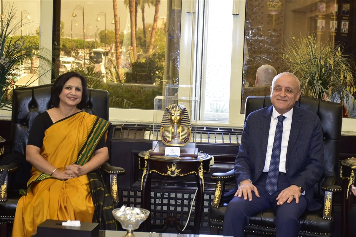 محافظ الأقصر يستقبل الوفد الهندي