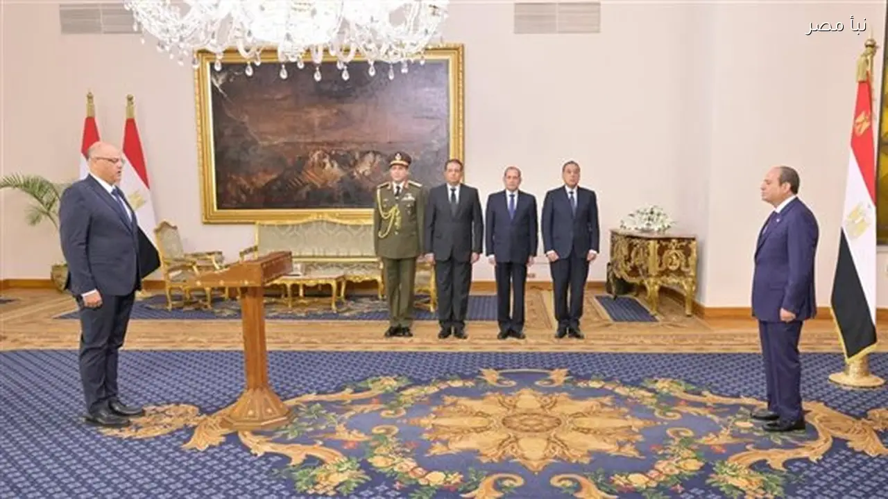 محافظ الإسكندرية الجديد يؤدي اليمين الدستورية ويكشف عن سيرته الذاتية