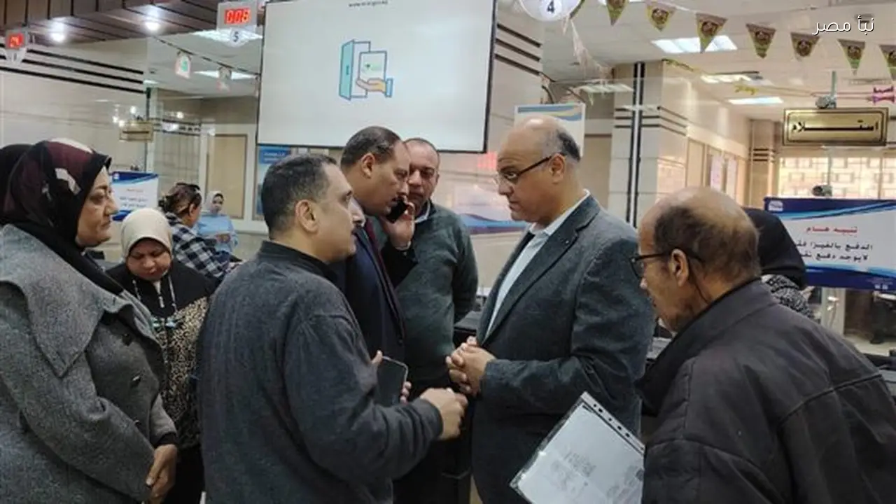 محافظ الإسكندرية يخصص رقم واتس آب لاستقبال شكاوى المواطنين حول المواصلات