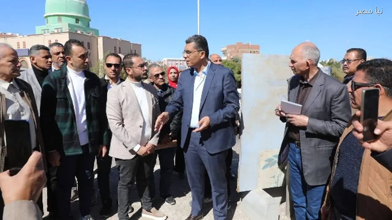 محافظ البحر الأحمر يؤكد أهمية الإسراع في تنفيذ مشروعات الطرق بسفاجا