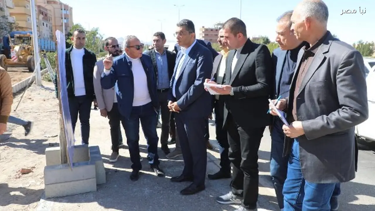 محافظ البحر الأحمر يؤكد على ضرورة تسريع إنجاز مشروعات الطرق في سفاجا وتحسين المحاور الرئيسية
