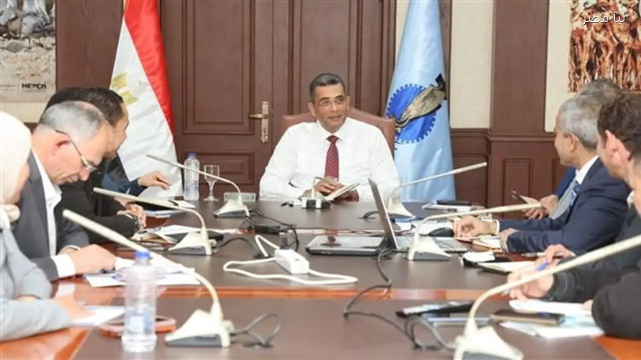 محافظ البحر الأحمر يستعرض موقف مياه الشرب وخطط مواجهة العجز المائي بعد وصوله إلى الديوان العام