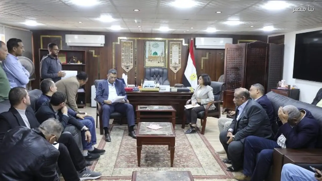 محافظ البحر الأحمر يطلع على مقومات مدينة سفاجا خلال عرض تقديمي مميز