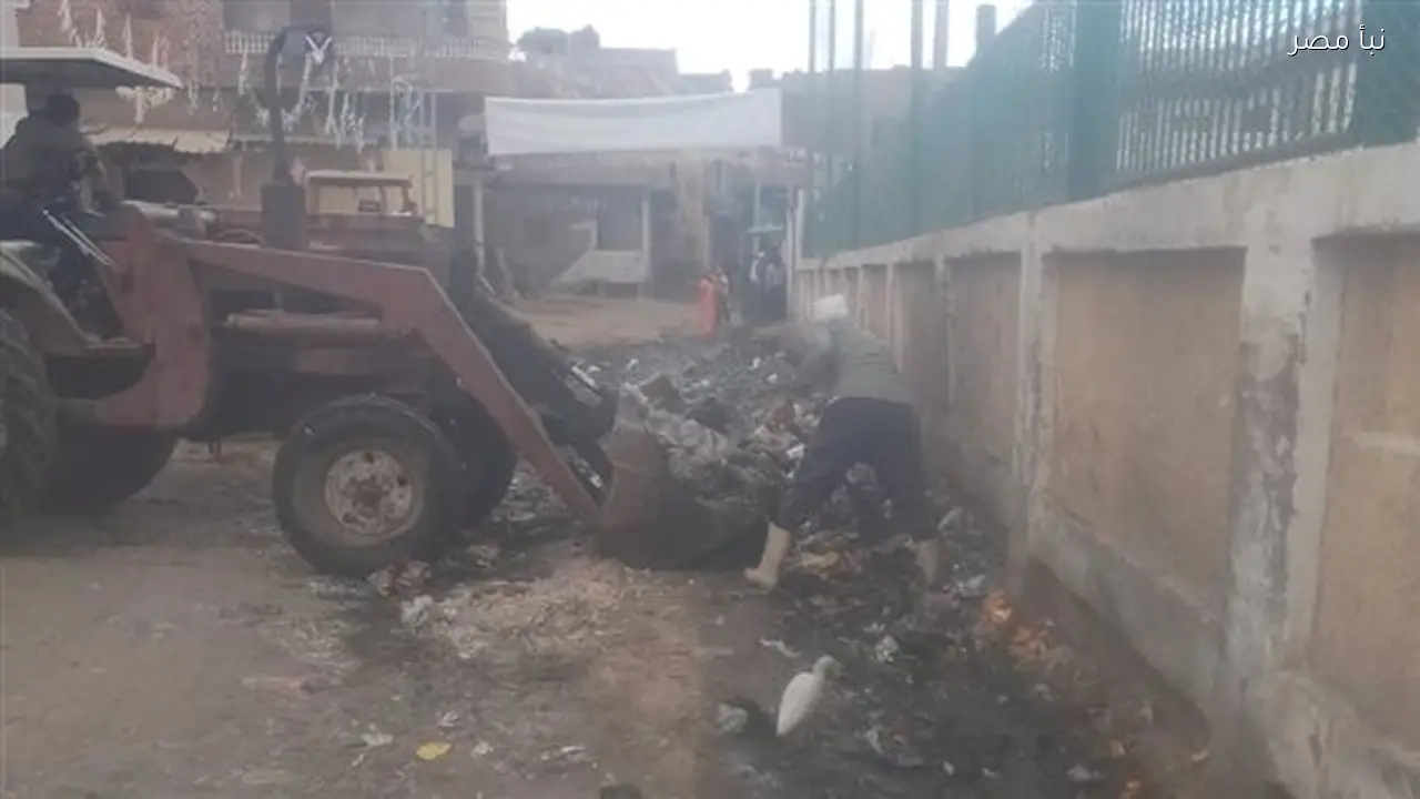 محافظ البحيرة يتدخل لحل أزمة تراكم المخلفات والصرف بشكل فوري