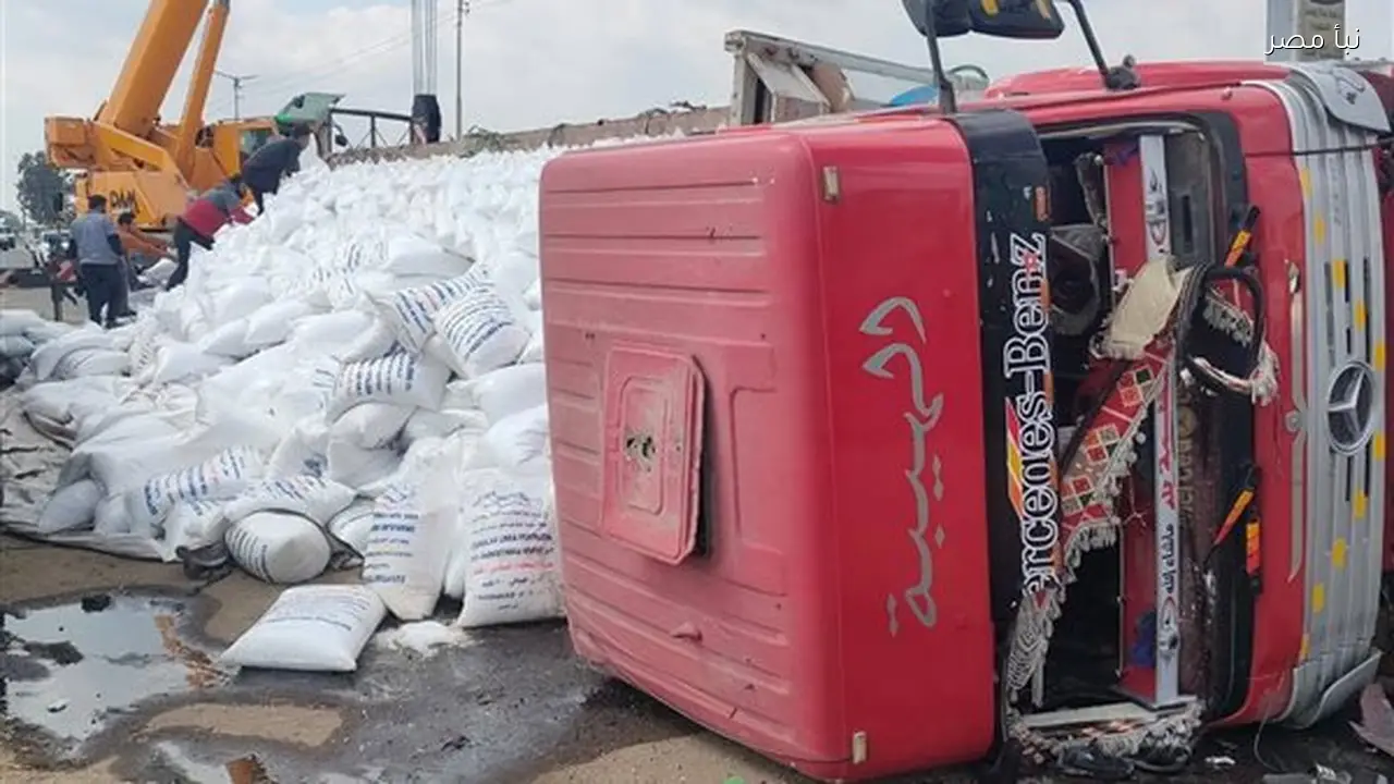 محافظ الدقهلية يتخذ إجراءات سريعة لرفع سيارة نقل عالقة بطريق أجا المنصورة