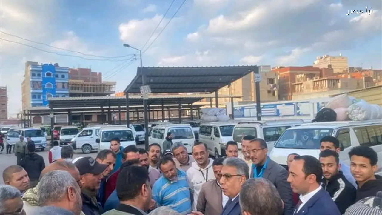 محافظ الدقهلية يقوم بجولة مفاجئة في دكرنس ويمنح مهلة أسبوع لرفع إشغالات الموقف