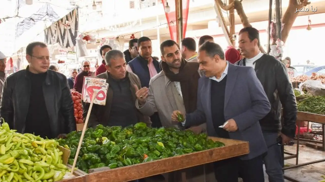 محافظ الشرقية يتفقد منفذ بيع السلع الغذائية بالقرب من كوبري شرويدة في الزقازيق