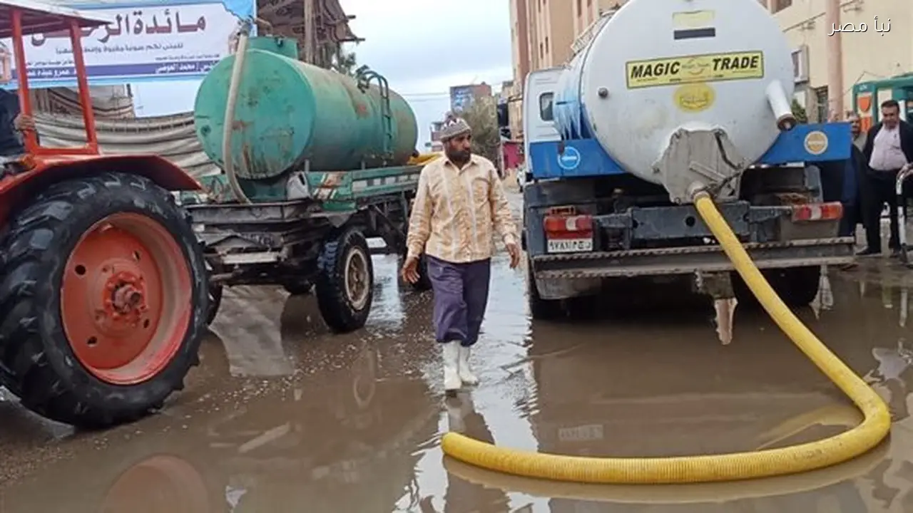 محافظ الشرقية يوجه الدفع بسيارات الشفط والكسح بعد سقوط الأمطار