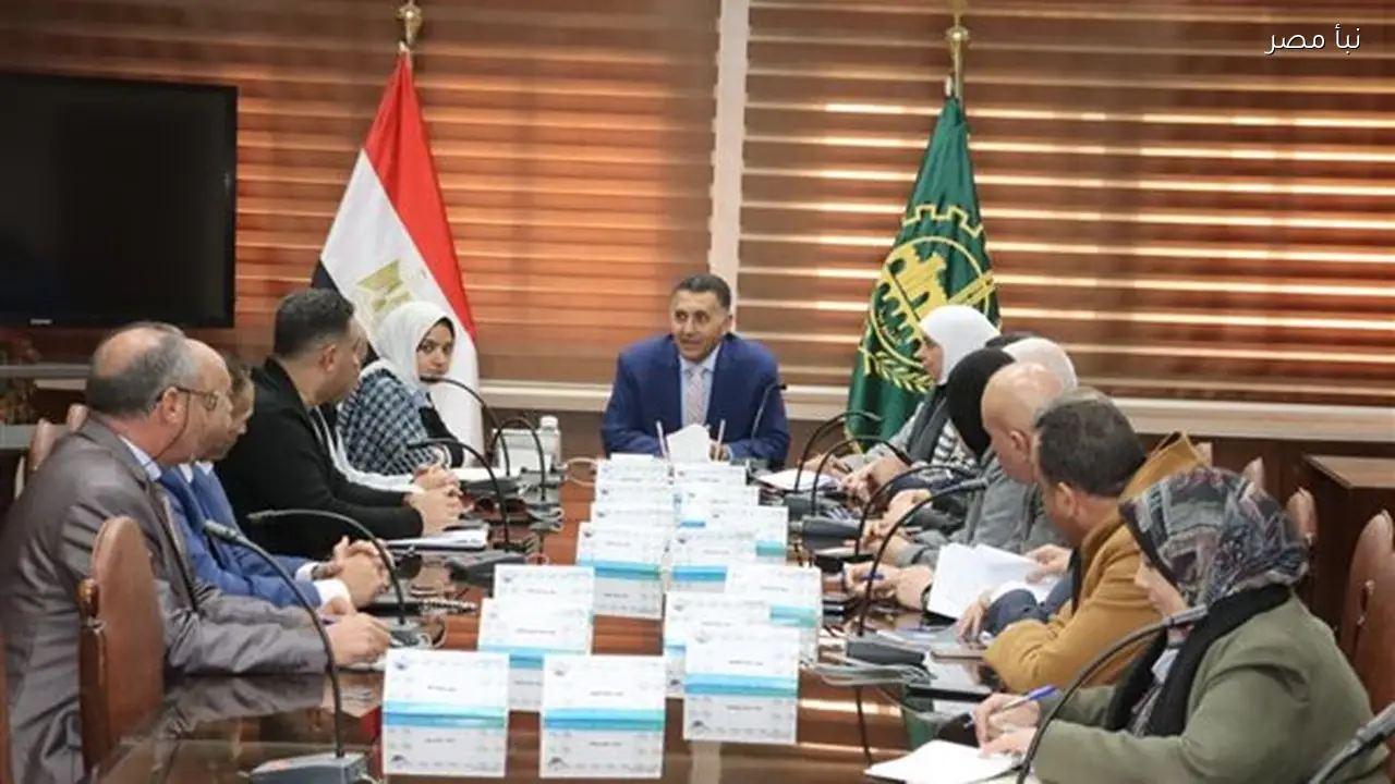 محافظ القليوبية يطلق خطة شاملة لتحسين الخدمات ومحاسبة المقصرين في الأداء