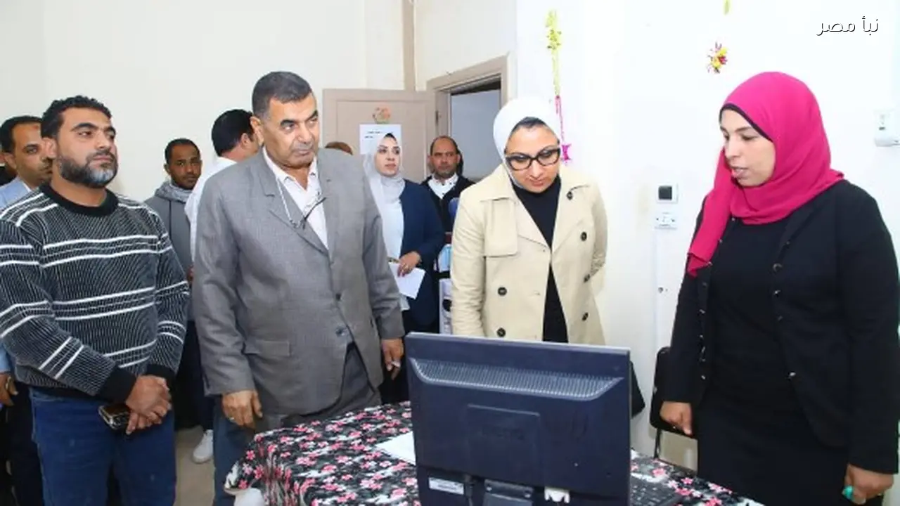 محافظ الوادي الجديد تتابع إجراءات المنصة الوطنية لتقنين أراضي الدولة في ديوان المحافظة