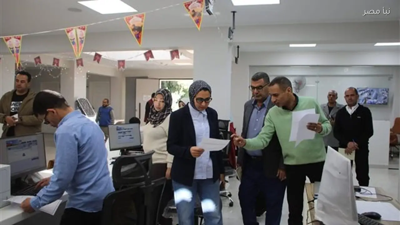 محافظ الوادي الجديد تتابع سير العمل في المركز التكنولوجي وتفقد التجهيزات اللازمة