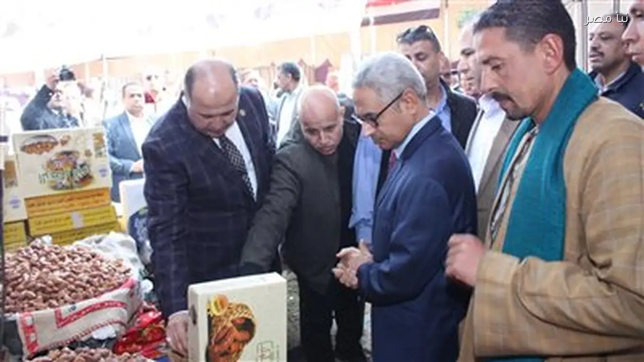 محافظ بني سويف يتفقد معارض أهلاً رمضان بالواسطي ويوجه بتكثيف الرقابة وتوفير السلع بأسعار مخفضة