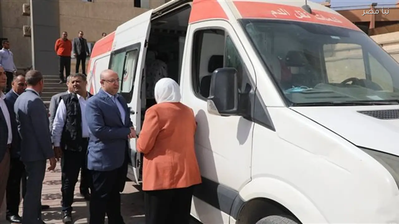 محافظ بني سويف يزور حملة التبرع بالدم في الديوان العام