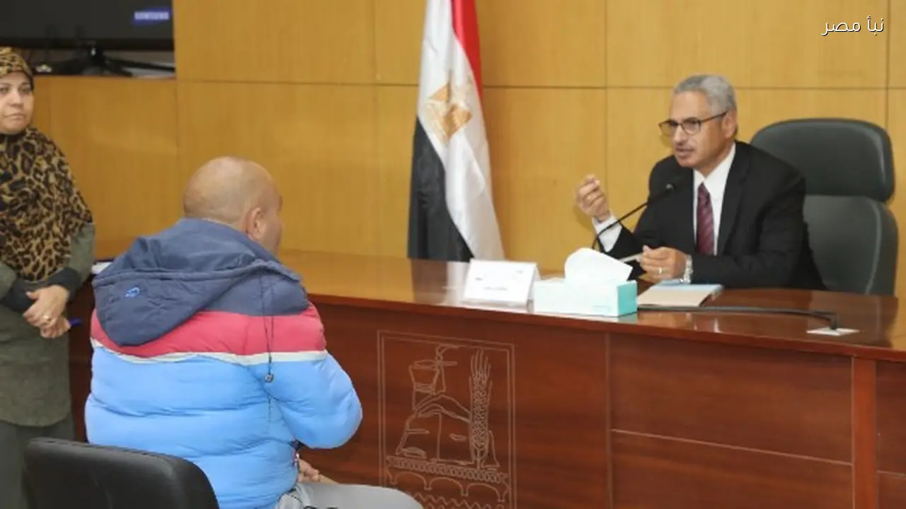 محافظ بني سويف يلتقي المواطنين ويؤكد على أهمية توفير الرعاية الصحية والحماية الاجتماعية للحالات الإنسانية