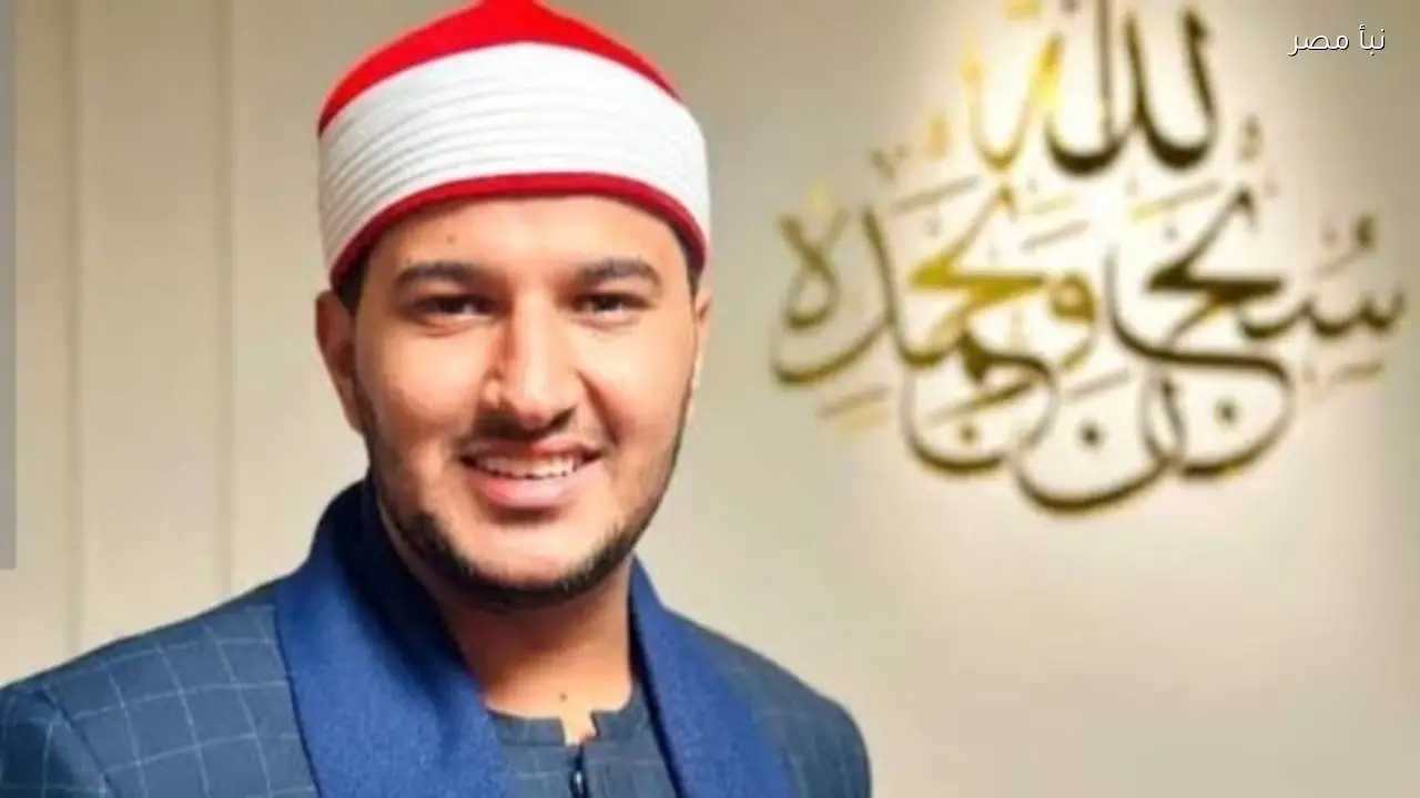 محافظ بني سويف يهنئ بلال سيف بعد فوزه بالمركز الأول في مسابقة القرآن الكريم بتنزانيا