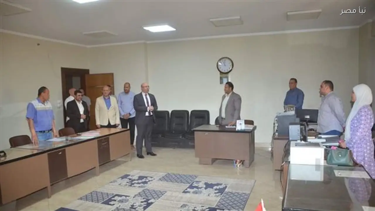 محافظ بني سويف يودع الموظفين ويهنئهم بمناسبة قرب حلول شهر رمضان قبل أداء اليمين محافظًا للفيوم