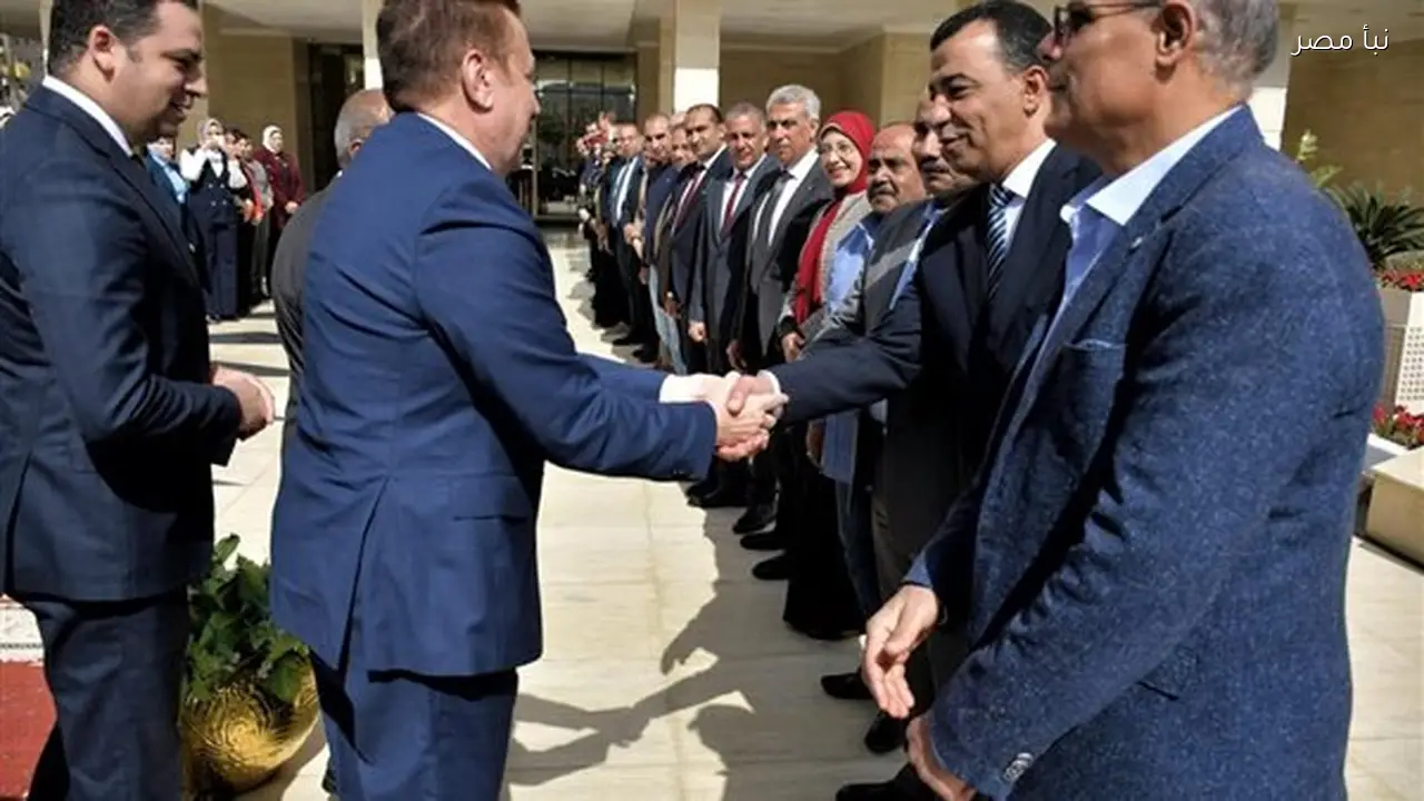 محافظ بورسعيد يؤكد في زيارته للديوان العام أن مكتبه مفتوح للجميع لخدمة المحافظة وأبنائها