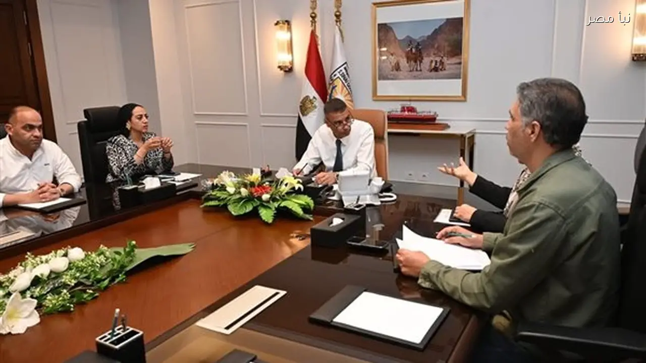 محافظ جنوب سيناء يناقش موقف منظومة مياه الشرب والصرف الصحي خلال اجتماع موسع