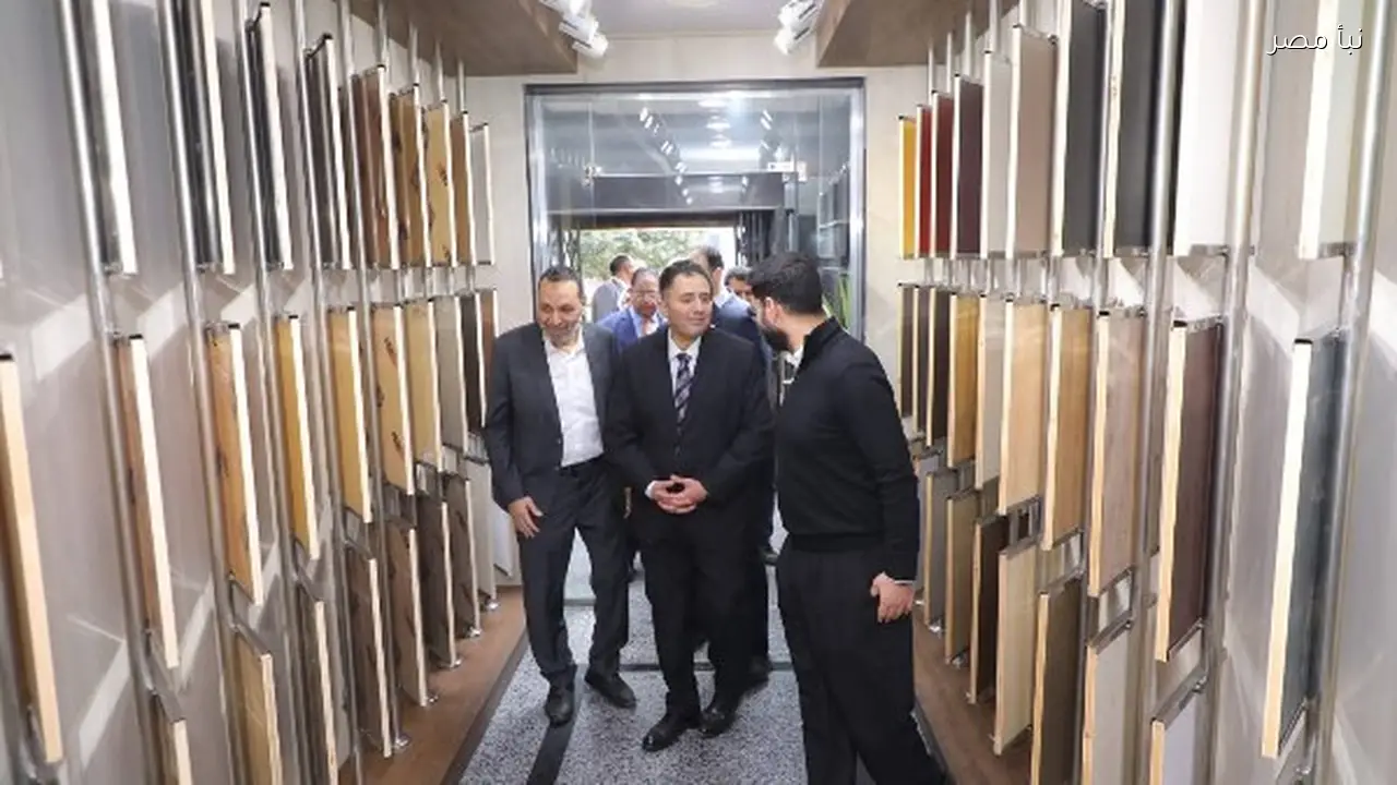 محافظ دمياط يثني على كفاءة خطوط الإنتاج في مصانع الأثاث بالمدينة الصناعية