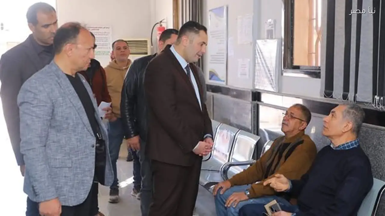 محافظ دمياط يقوم بجولة في المركز التكنولوجي لخدمة المواطنين برأس البر