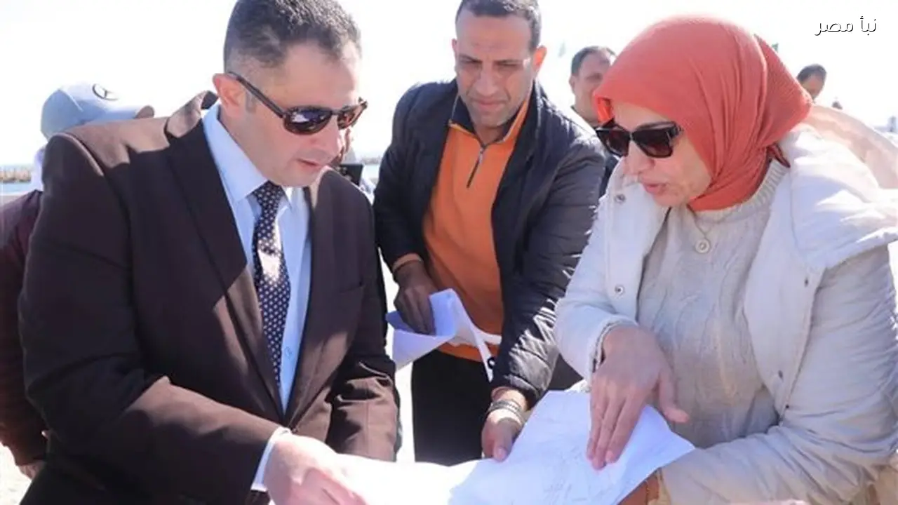 محافظ دمياط يناقش خطة تطوير كورنيش البحر في مدينة رأس البر