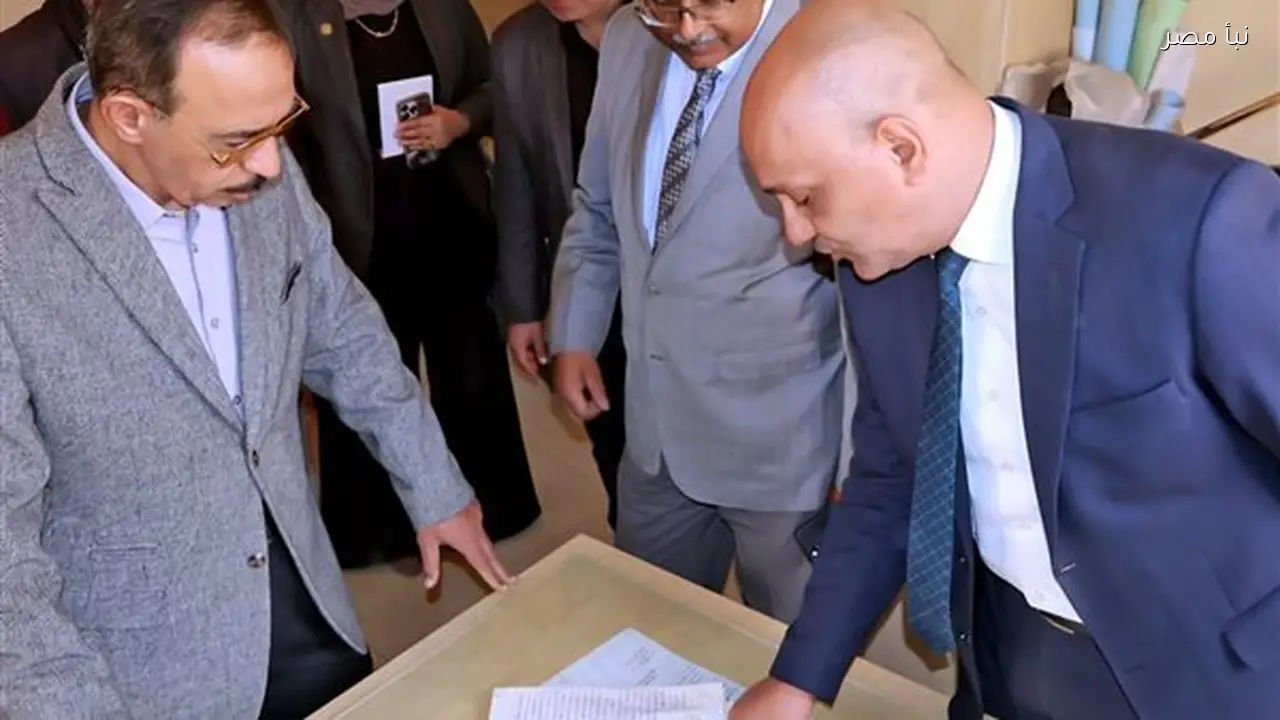 محافظ سوهاج يقوم بجولة ميدانية بالمنشأة ويحيل عددًا من المسئولين للتحقيق