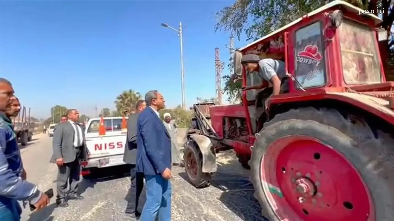 محافظ قنا يضبط جرارًا مخالفًا يسحب أربع مقطورات من قصب السكر لحماية أرواح المواطنين