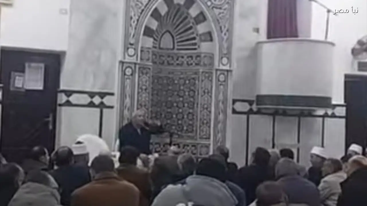 محافظ مطروح يفتح مكتبه للمواطنين بعد صلاة التراويح للاستماع لمشاكلهم واحتياجاتهم