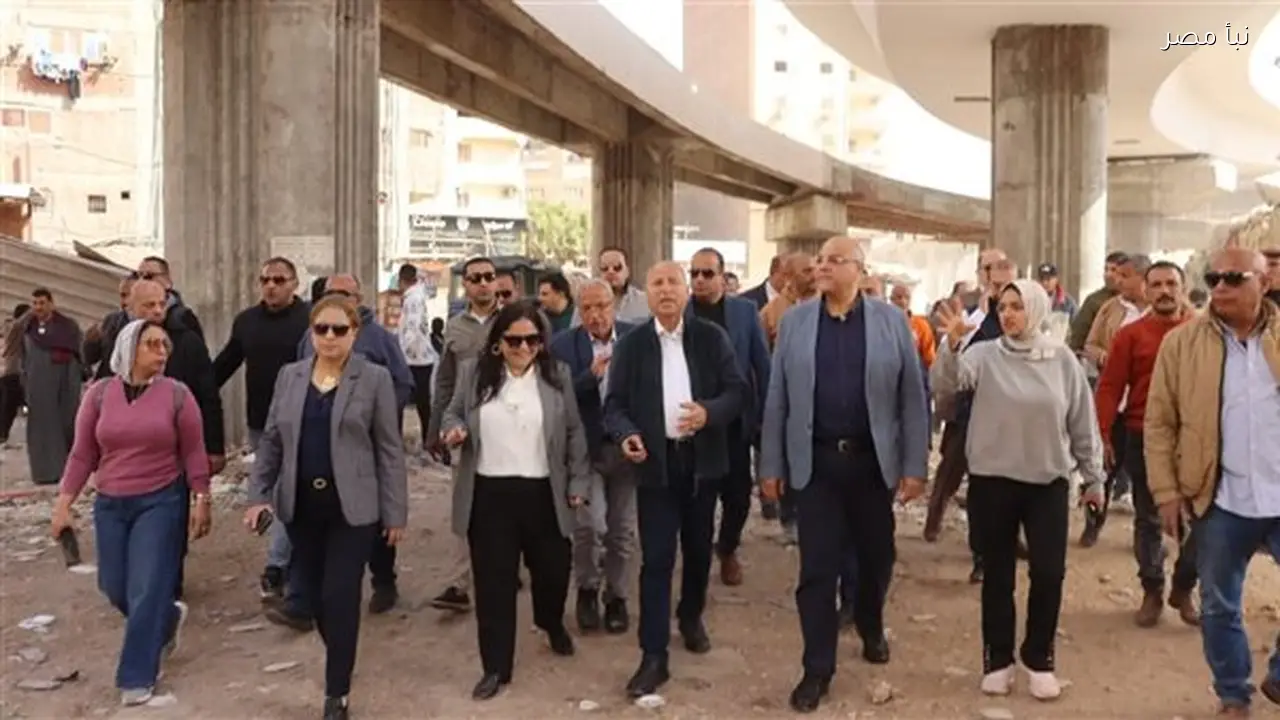 محافظا القليوبية والقاهرة يستكملان حملة تطهير منطقة المرج ويقيمان سورا حديديا لتأمين حرم الكباري