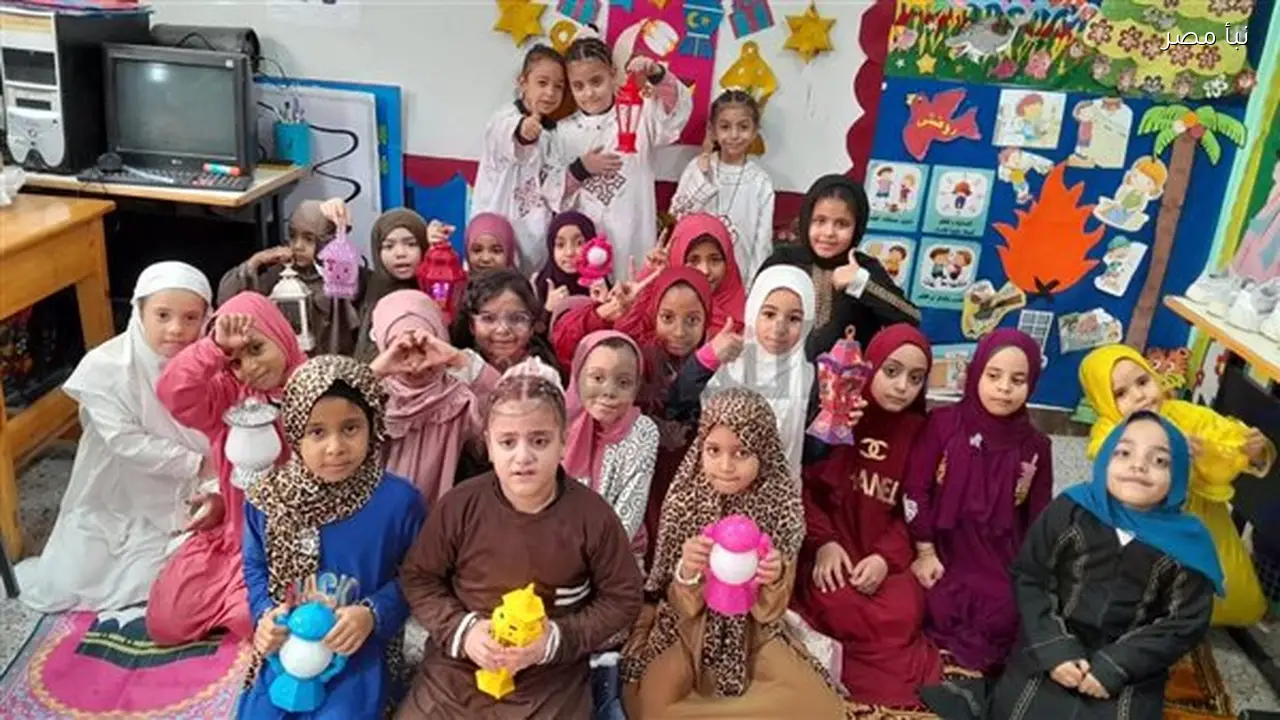 مدرسة بالغردقة تحتفل بقدوم شهر رمضان المبارك بفانوس وصليب