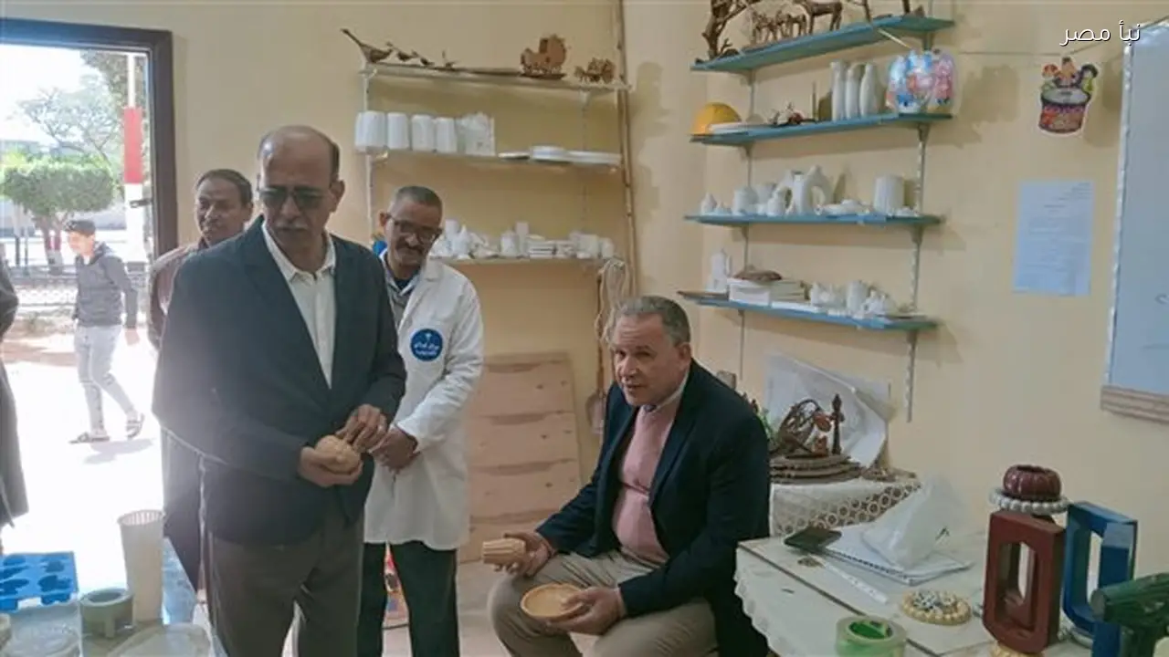 مدير تعليم أسيوط يزور مركز إبداع للحرف اليدوية والتراثية لتفقد الأنشطة والمشروعات