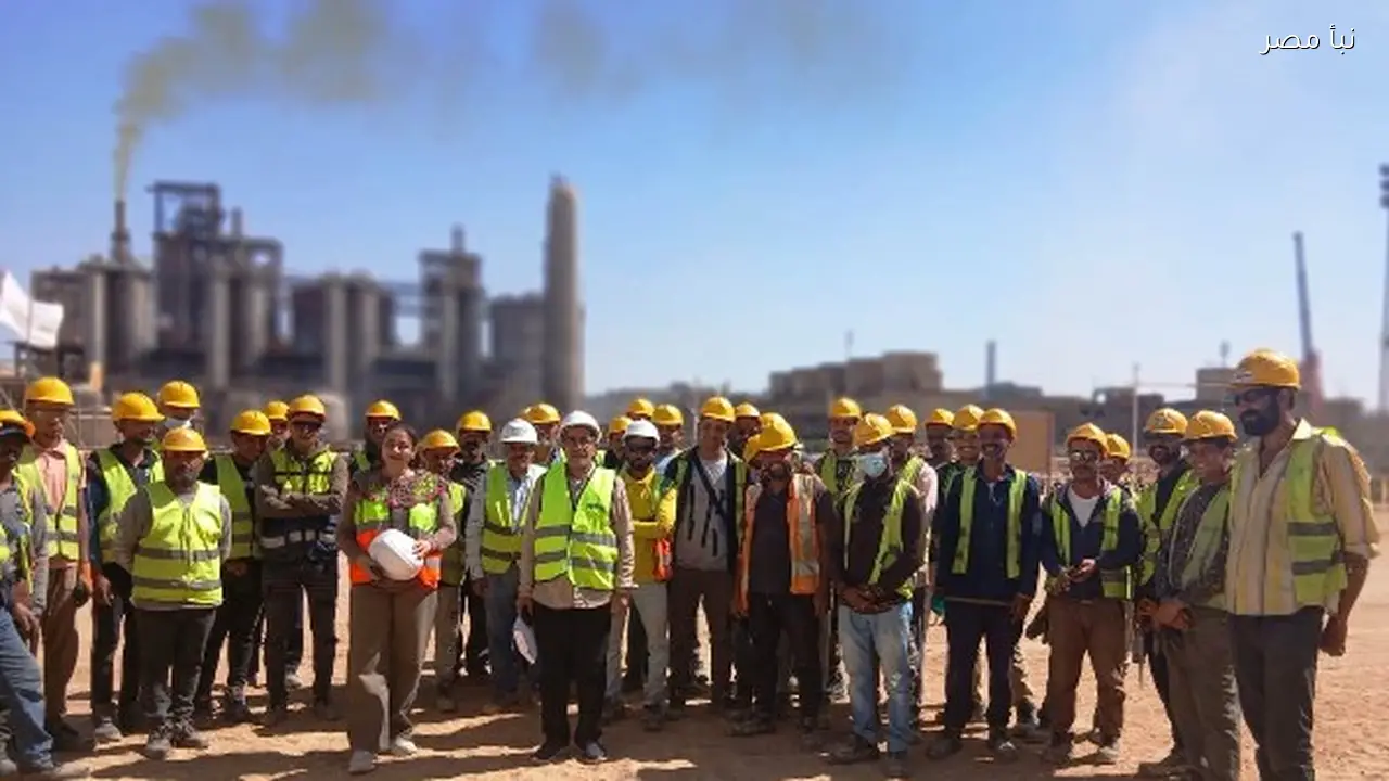 مديرية العمل بأسوان توزع شهادات التخرج لبرامج الطاقة الشمسية الجديدة