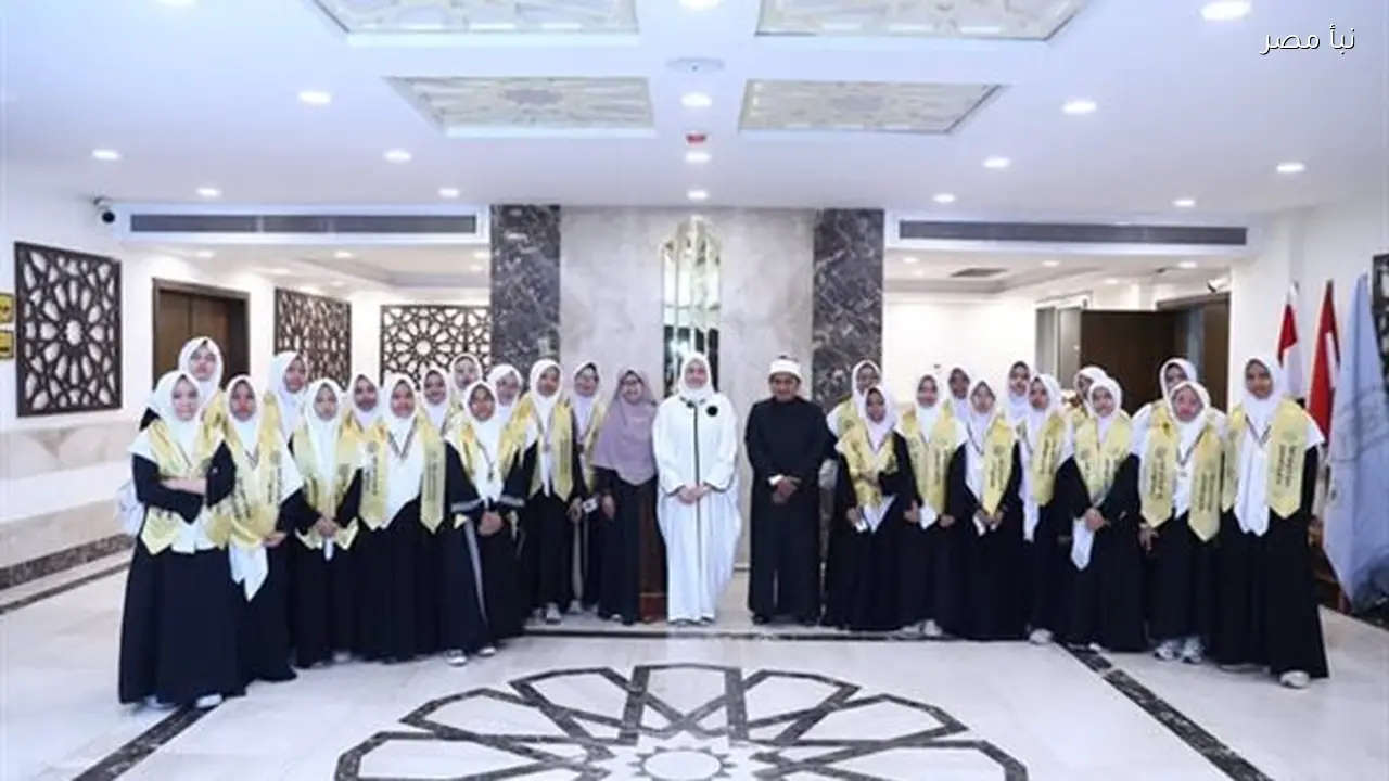 مستشارة شيخ الأزهر تكرم طلاب معهد الشفاء الإسلامي في إندونيسيا التابع لمؤسسة بناء المستقبل