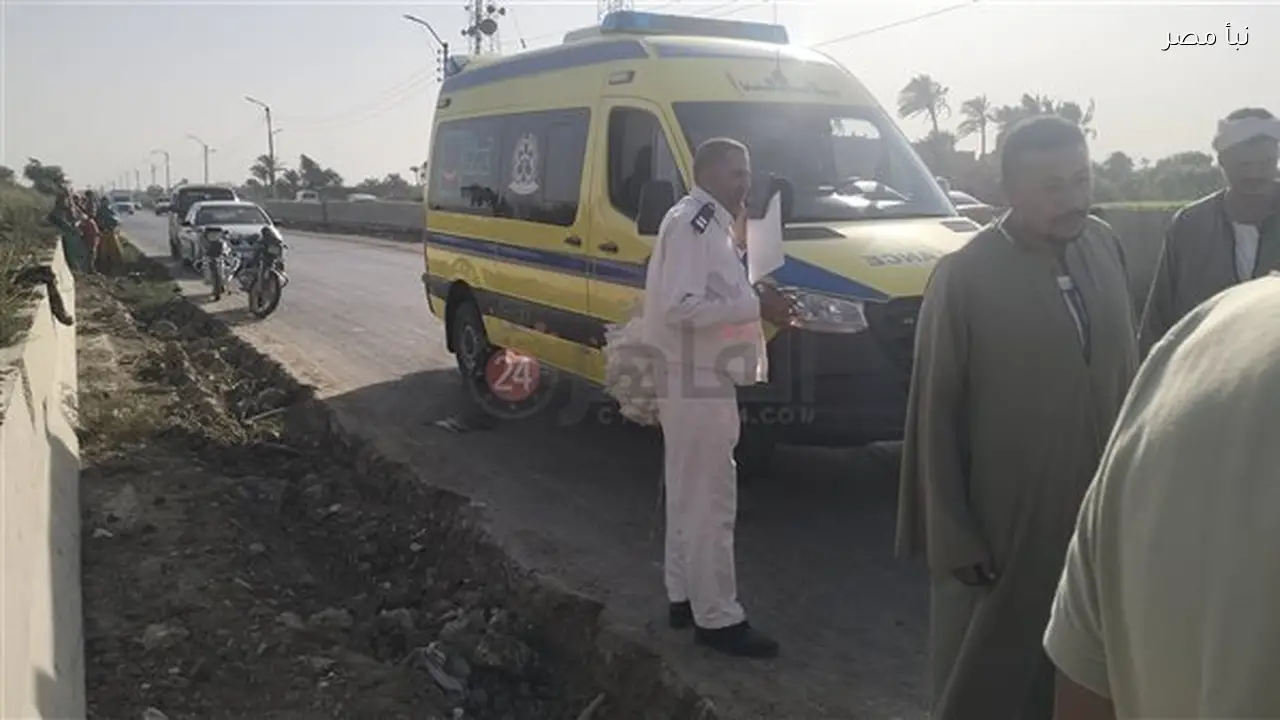 مصرع شخص وإصابة اثنين في حادث تصادم بين سيارة نقل وتروسيكل في قنا