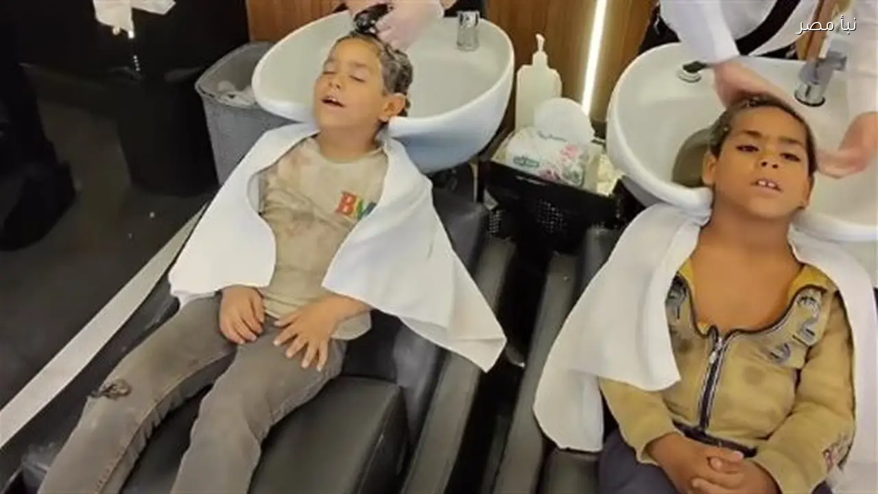 موجة تعاطف مع طفلين بعد حصولهما على ألعاب من شخص مجهول تصدر التريند