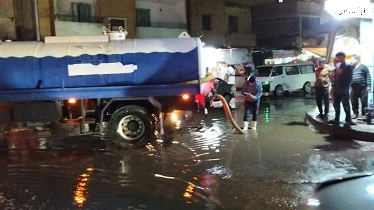 مياه القناة تواصل رفع تجمعات الأمطار في محافظة السويس بشكل فعال