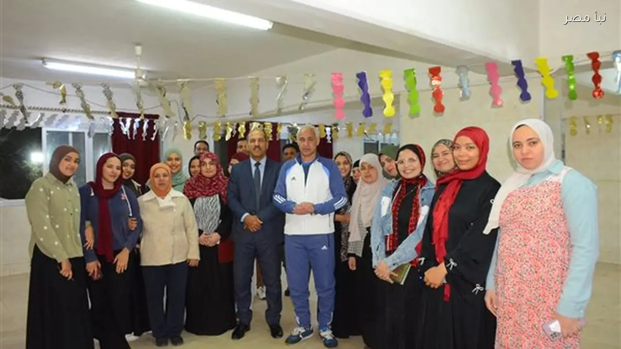 نائب رئيس جامعة أسيوط يلتقي طالبات المدن الجامعية خلال إفطار رمضان