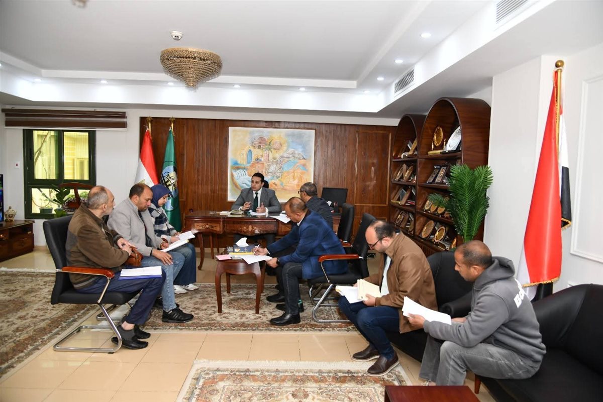 نائب محافظ الفيوم يعقد اجتماعًا لمراجعة مشروعات العيد القومي