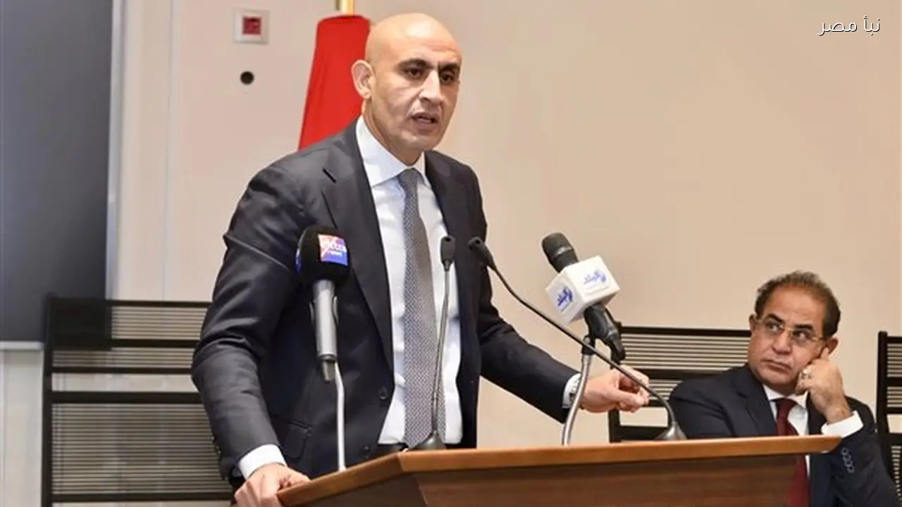 وزير التعليم يعلن إدراج مفاهيم التوعية بمخاطر الإنترنت والاستخدام الآمن للمنصات الرقمية في المناهج الدراسية