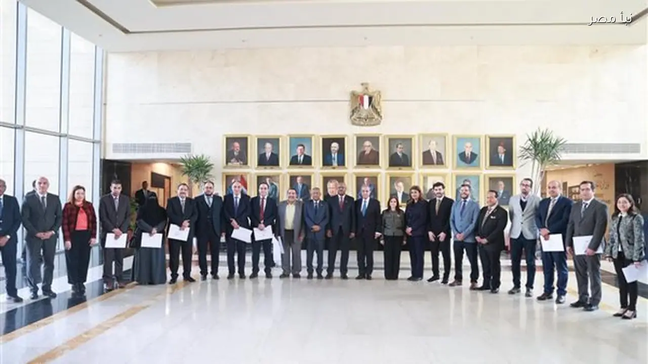 وزير الخارجية يكرم الفريق الطبي المصري الموفد إلى السودان تقديراً لجهودهم في تقديم المساعدة الإنسانية والطبية