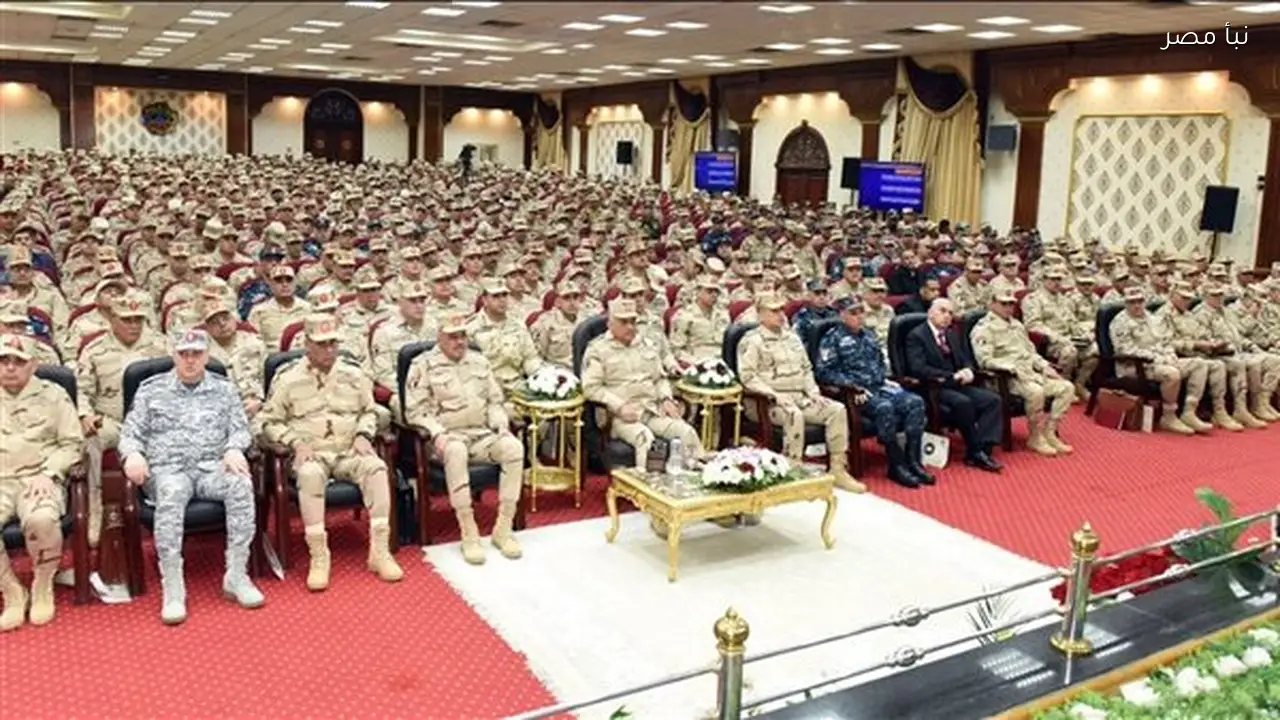 وزير الدفاع والإنتاج الحربي يلتقي قادة وضباط القوات المسلحة في اجتماع مهم