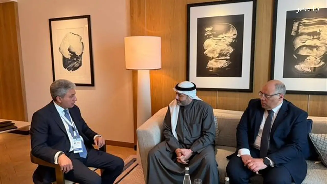 وزير السياحة يناقش مع مجموعة بودي الكويتية سبل تعزيز حركة الطيران إلى مصر