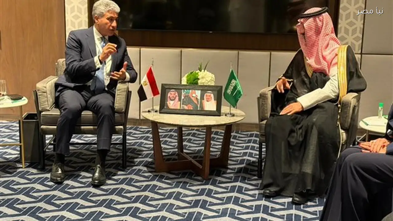 وزير السياحة يناقش مع نظيره السعودي سبل تعزيز التعاون لتنمية القطاع السياحي بين البلدين