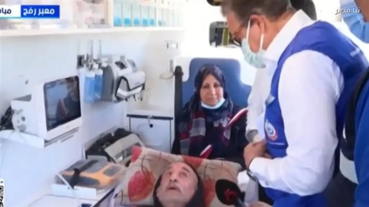 وزير الصحة يؤكد لمصاب فلسطيني أن الرئيس السيسي وجهه لاستقباله والاطمئنان عليه